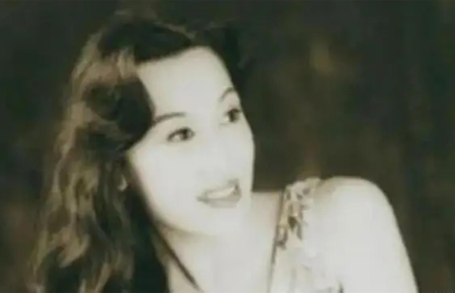 中国首位变性人，隐瞒男儿身嫁给52岁富商，丈夫死后一张纸条拆穿