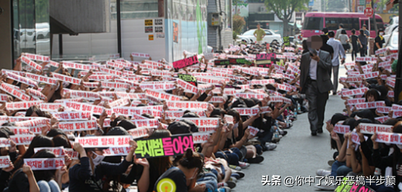 2PM合体出席前经纪人婚礼，献唱经典曲目《10分满分的10分》