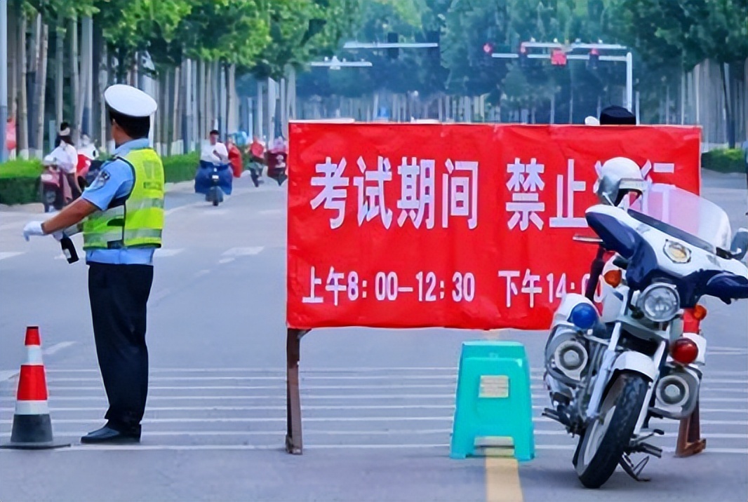 高考前夕2名男生见义勇为，错过高考引争议，考生值不值得这么做