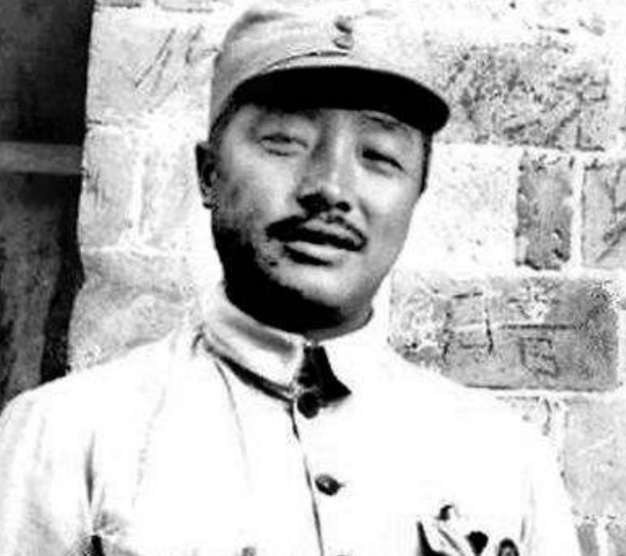 朱德位列十大元帅之首，授衔编号却是004，那么001号究竟给了谁？