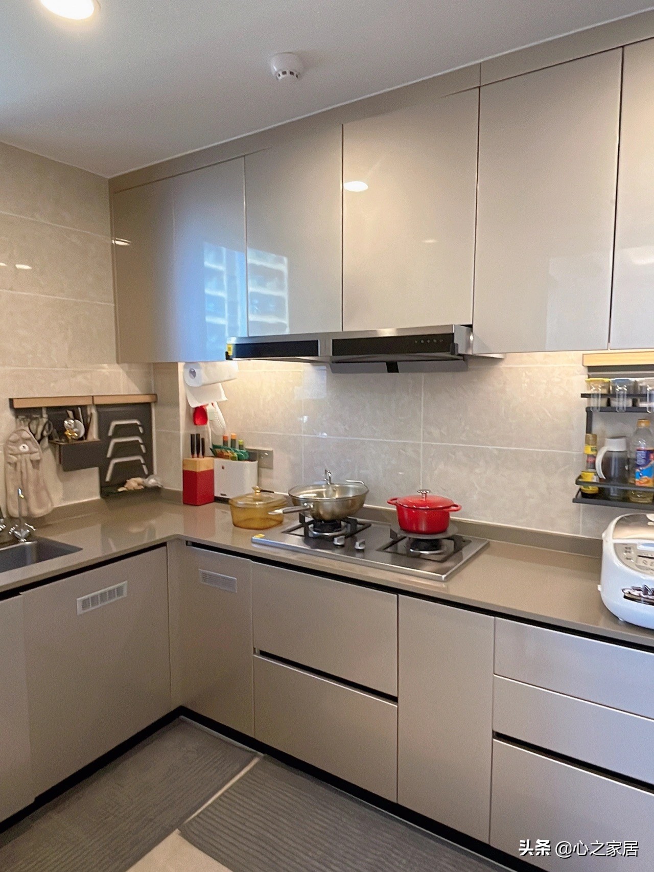 大四房的新家要用时尚大气的装修，不仅看着气派，住着也显霸气