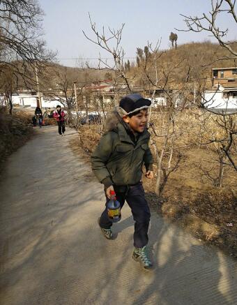 “养娃高手”刘烨：将儿子诺一穷养长大，好好的混血养成了难民