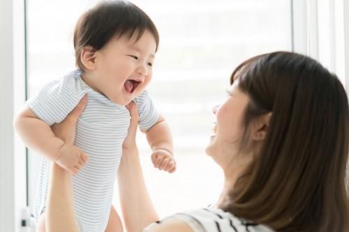 新生儿出生百天内，避开以下禁忌，宝宝发育得好不说，还很容易带