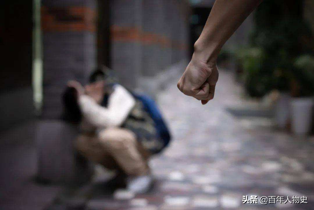 因性别遭受霸凌，15岁生命倒在厕所血泊，“玫瑰少年”不止他一个