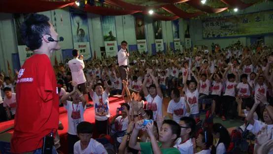 无臂状元杨孟衡，考上剑桥硕士，收获爱情，结婚生子成了人生赢家