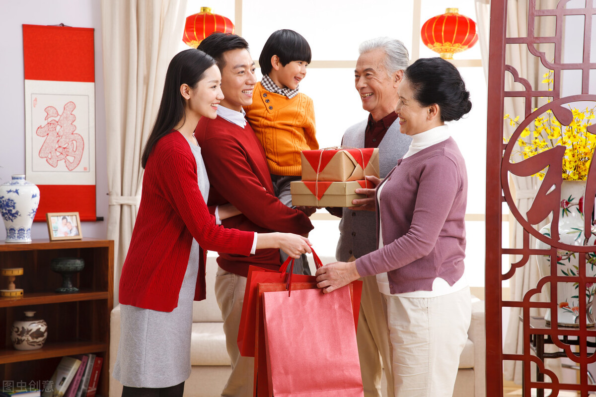 90年代年夜饭比现在还好？老人：食材丰富、年味足，现在比不了