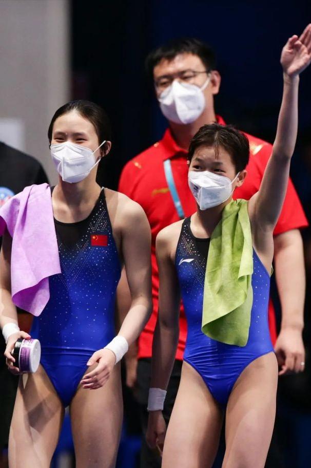 游泳世锦赛｜陈芋汐/全红婵获得跳水女子双人10米台冠军