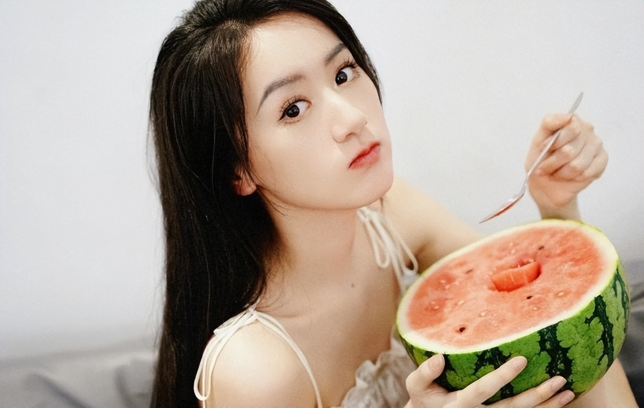 袁冰妍偷税凉凉？公司被曝偷漏税罚97.8万，网友：走后门换法人？