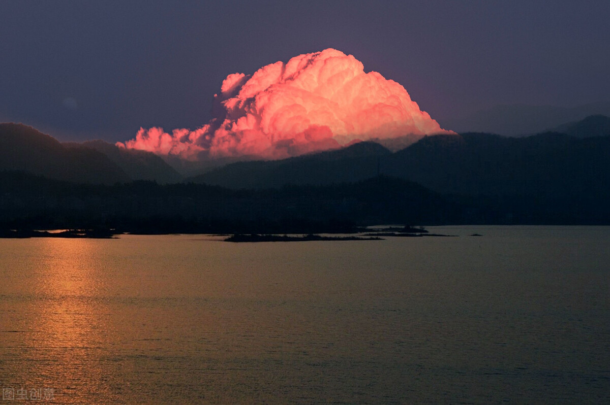 楚梦瑶自问,钟品亮在这种时候,肯定不会站出来的,或许他比自己更加