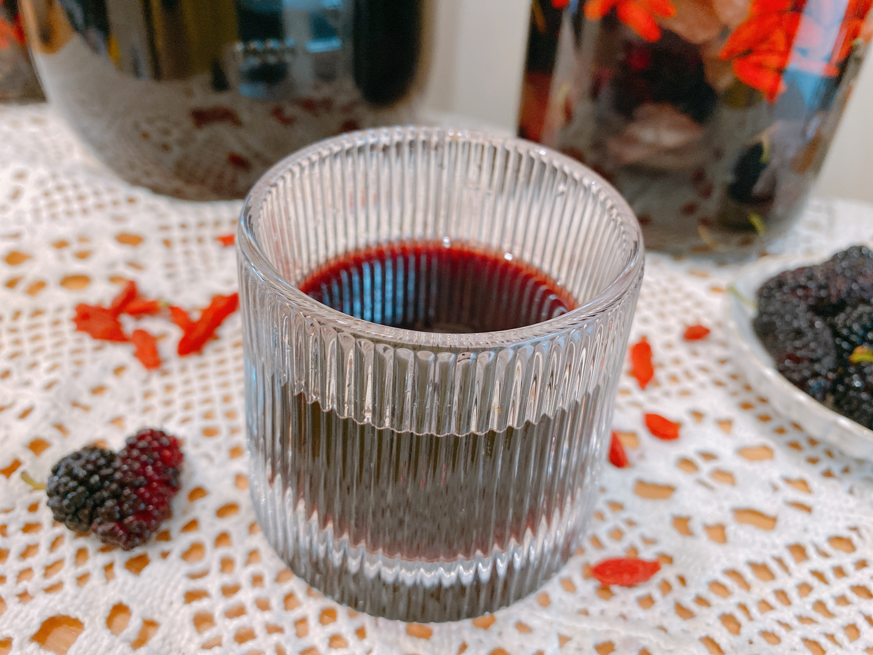 新鲜桑葚泡酒的做法（自制桑葚酒酒香浓郁无添加）