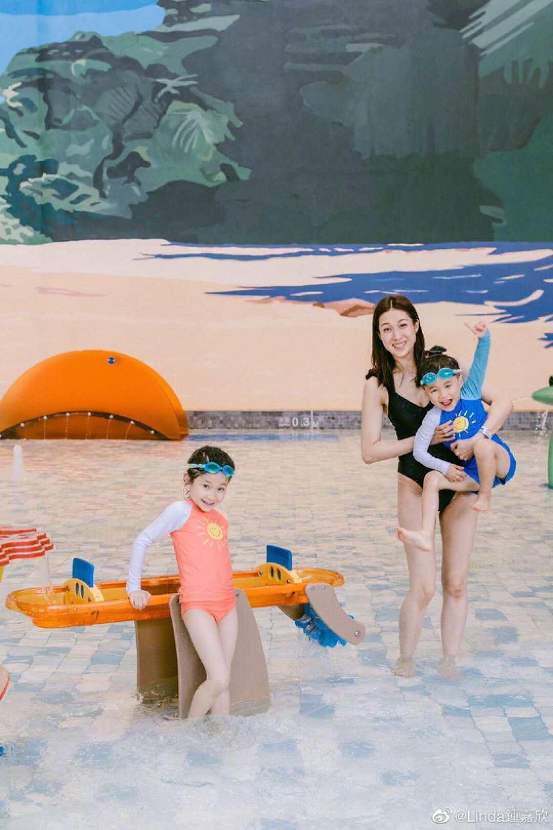 逗留期间玩的不亦乐乎,除了与好友杨茜尧,胡杏儿聚会之外,她