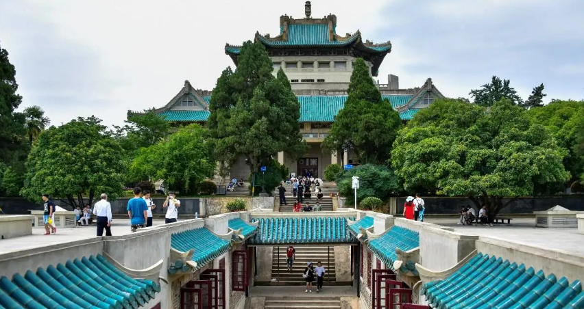 陕师大附近发现疑似古墓，“十所大学九个坟”是真的？并不是巧合