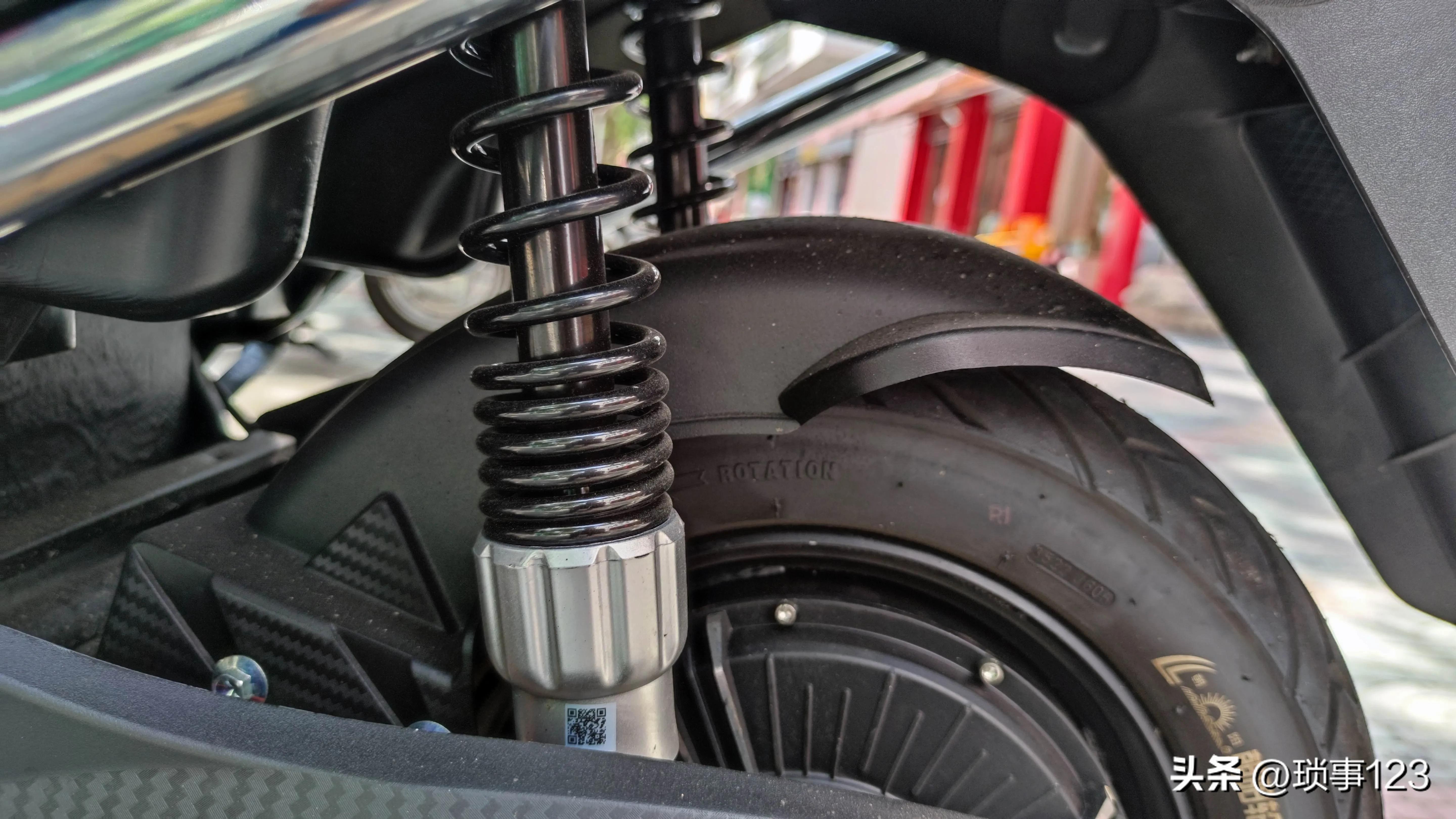 立馬電動摩托車（3850元入手，立馬極威（LM1500DT-10）電動摩托車靜態評測）