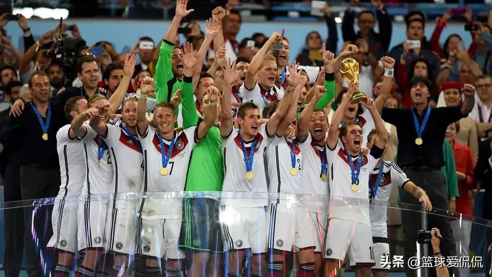 世界杯夺冠次数：英格兰一次，阿根廷两回，德意四冠，巴西最多