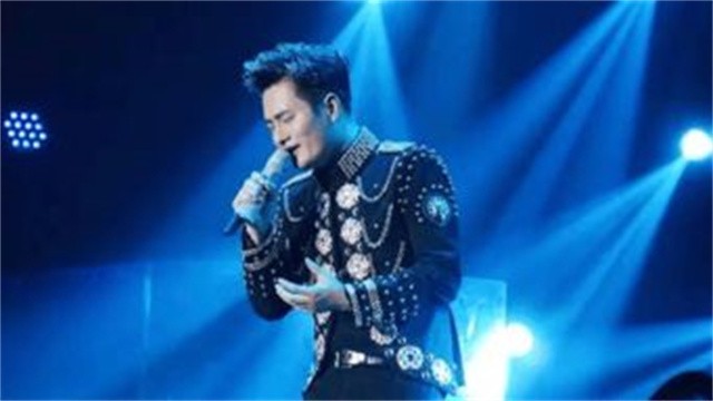 歌手云飞：落魄回乡却偶遇伯乐，成名后遭妻子离婚，今娶古典女神