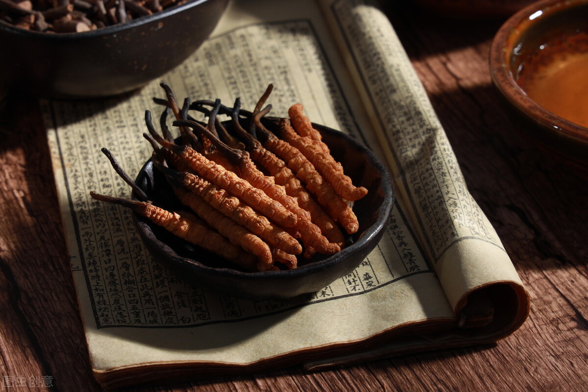 肝病患者为什么会出现腹水？有三个因素，中西医治疗有哪些不同？