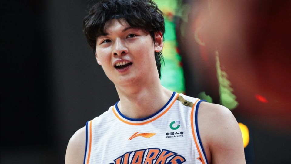 高登cba以前在哪里(从最佳球队到MVP，CBA前两阶段的8大奖项花落谁家？)