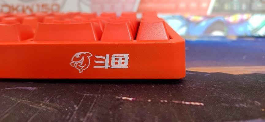 斗鱼DKW150兼顾游戏办公，一款能够根据自己需求自定义的黑轴键盘