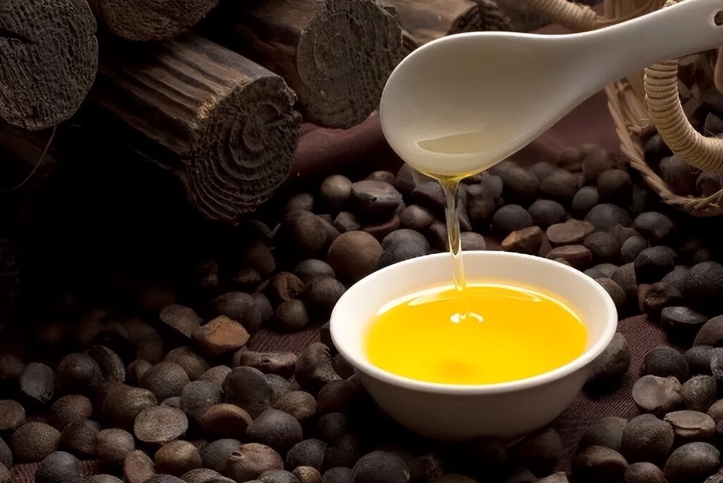 茶树籽油的作用与功效（揭秘茶树籽油的营养价值）