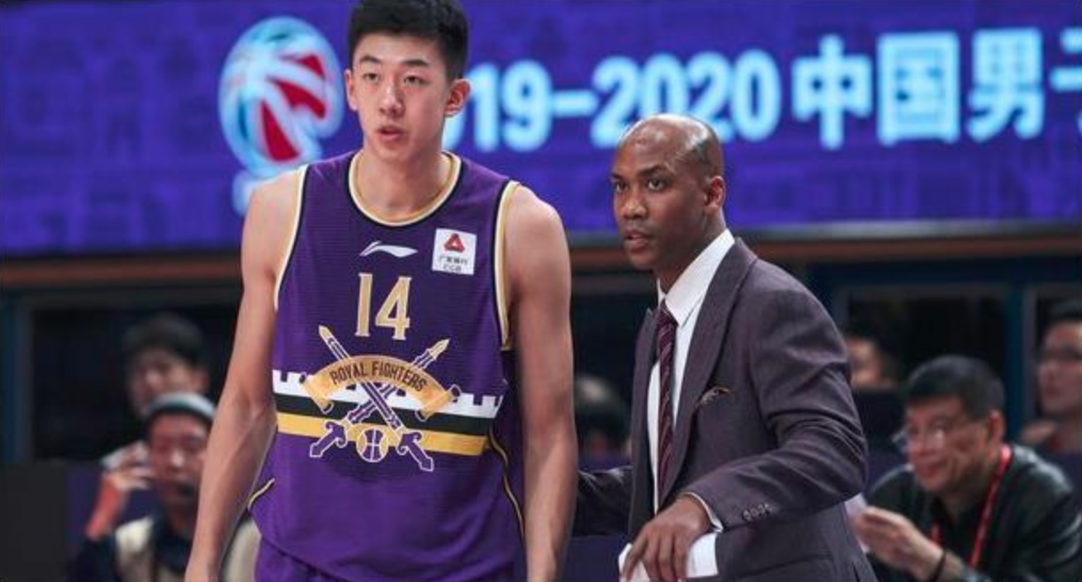 nba搬去中国(满腔中国心！马布里身穿中国T恤返回美国！他曾说在中国获重生)