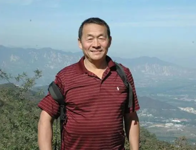 2008年北京教师任铁生爬山失踪，多方搜寻未果，留下纸条疑点重重