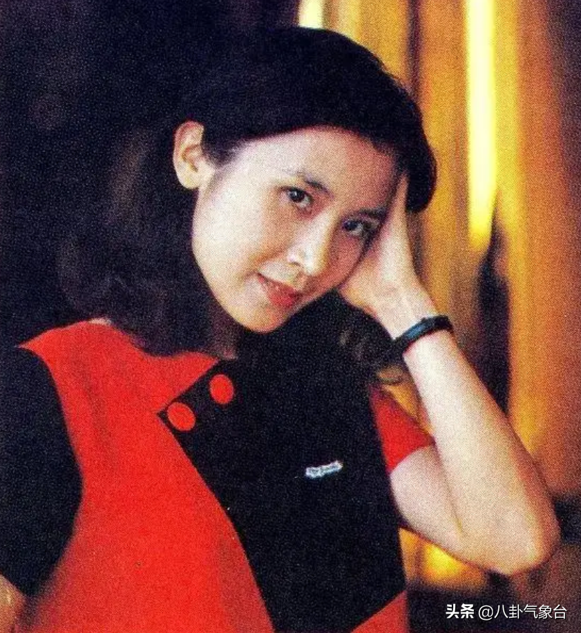 “气质美人”肖雄，将一生奉献给演艺事业，单身30年不后悔