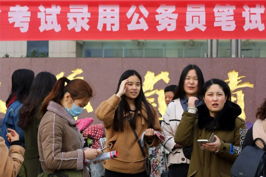 公务员“晋升年龄表”来了，职工超过了一定年龄，很难有机会晋升