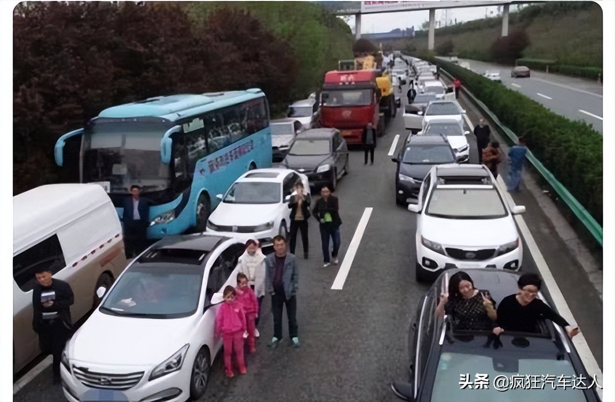 出差跑了趟高速，新能源车主吐槽：比燃油车差太多了