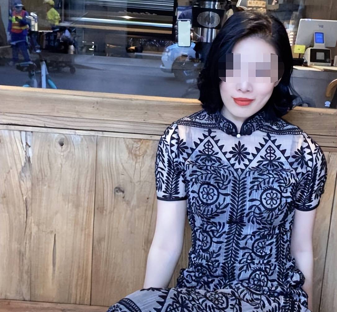 领导与小三牵手事件引发争议