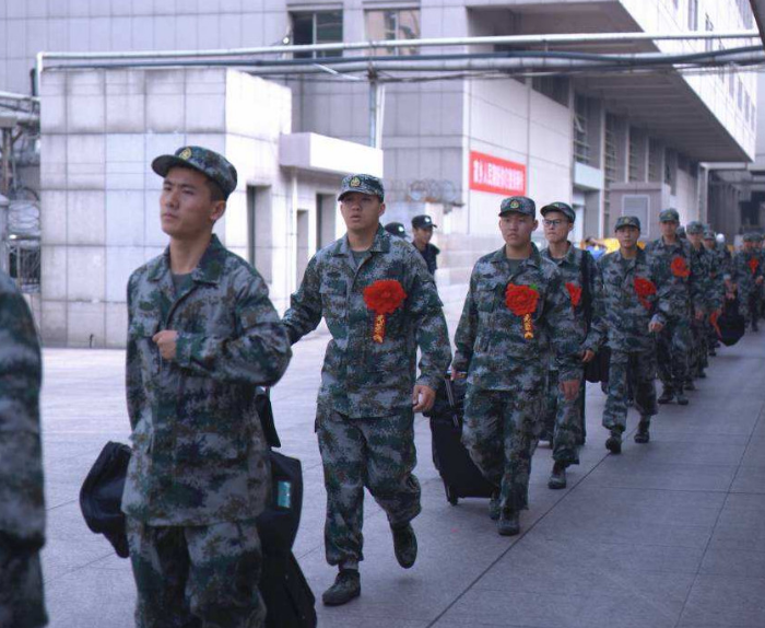 退役与退伍只有一字之差，待遇却截然不同，大学生需要提前了解