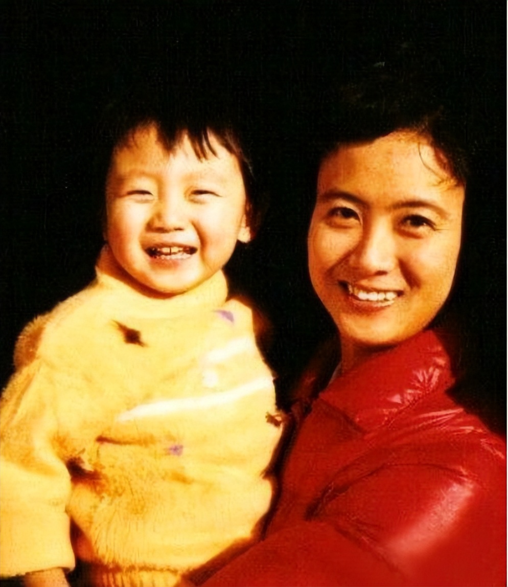 11年过去了,如果柏寒还在,看到如今被海清照顾的韩青,应该很欣慰