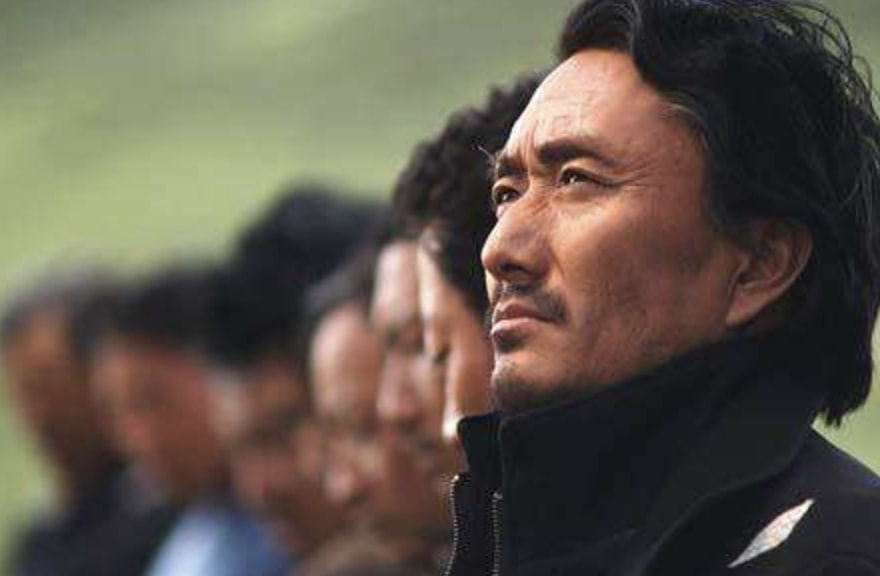 藏族演员多布杰:出道34年不开豪车不用助理,老戏骨的坚守和幸福