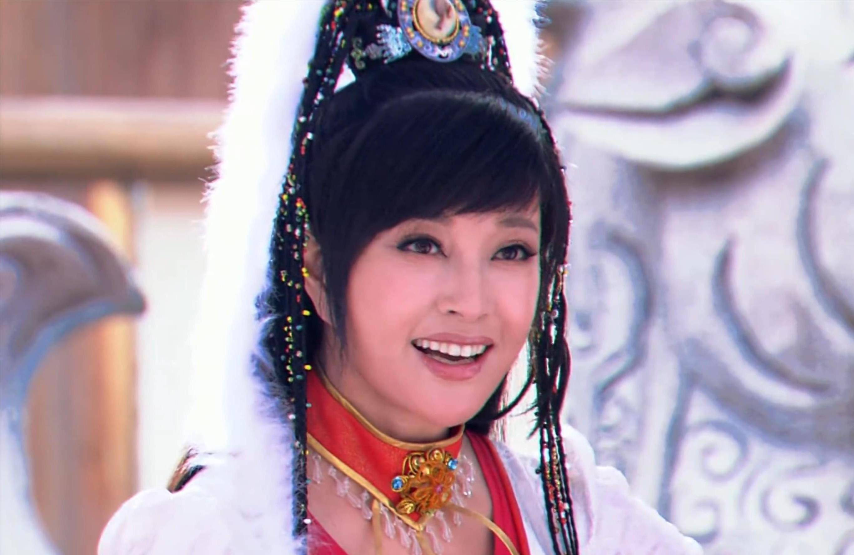 70岁刘晓庆宝刀不老,顶着一脸褶子尬演"新娘子",嘴巴笑歪了