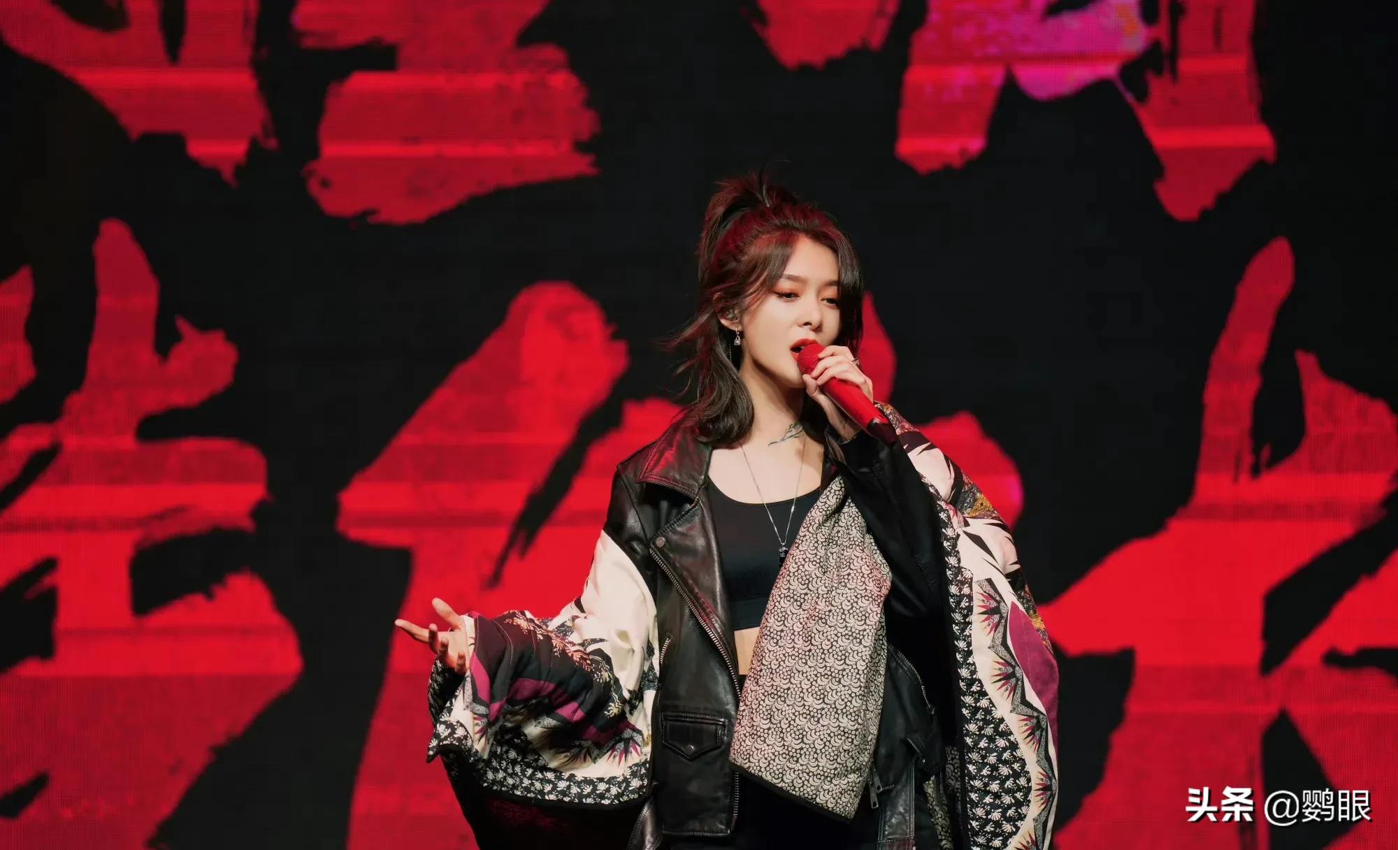 傅菁音乐会活力四射，疤痕上盛开出玫瑰，超美，超酷，超浪漫