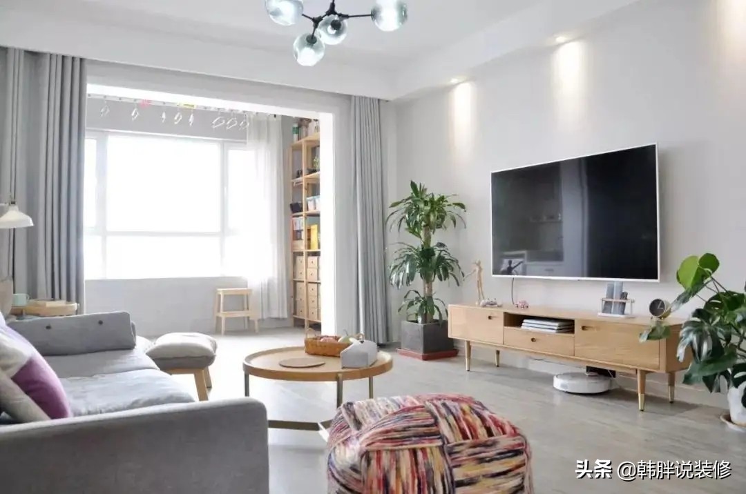 客厅阳台是打通好，还是装推拉门好？看完优缺点，你心里就有数了