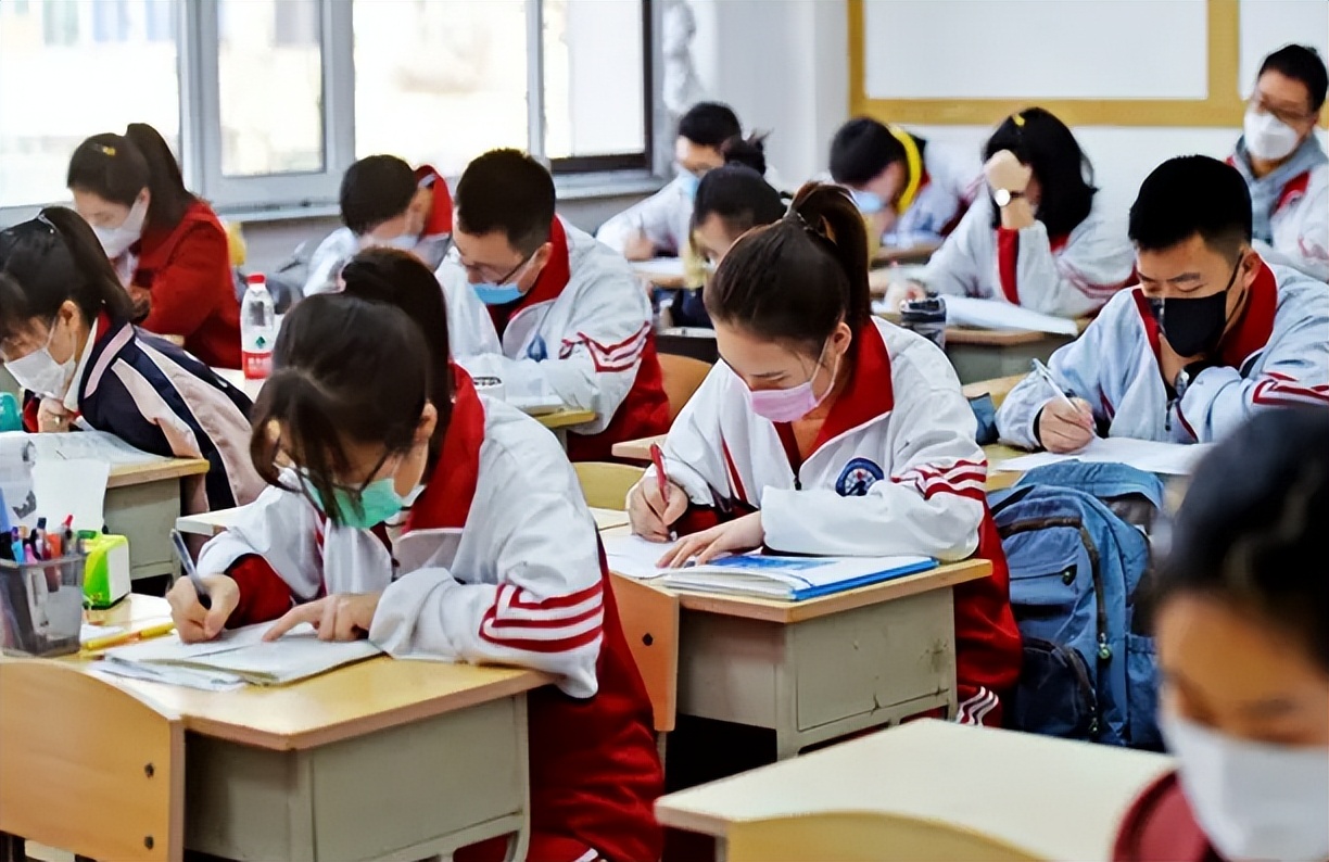 学生“文言文请假条”火了，趣味十足颇具文人风骨，老师自愧不如