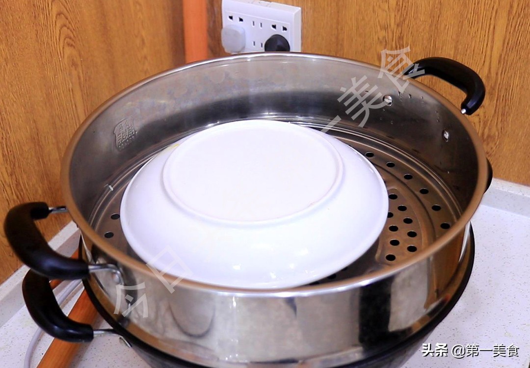冬季天寒地冻，容易滑倒，推荐多吃这5种“高钙”食物，强筋健骨