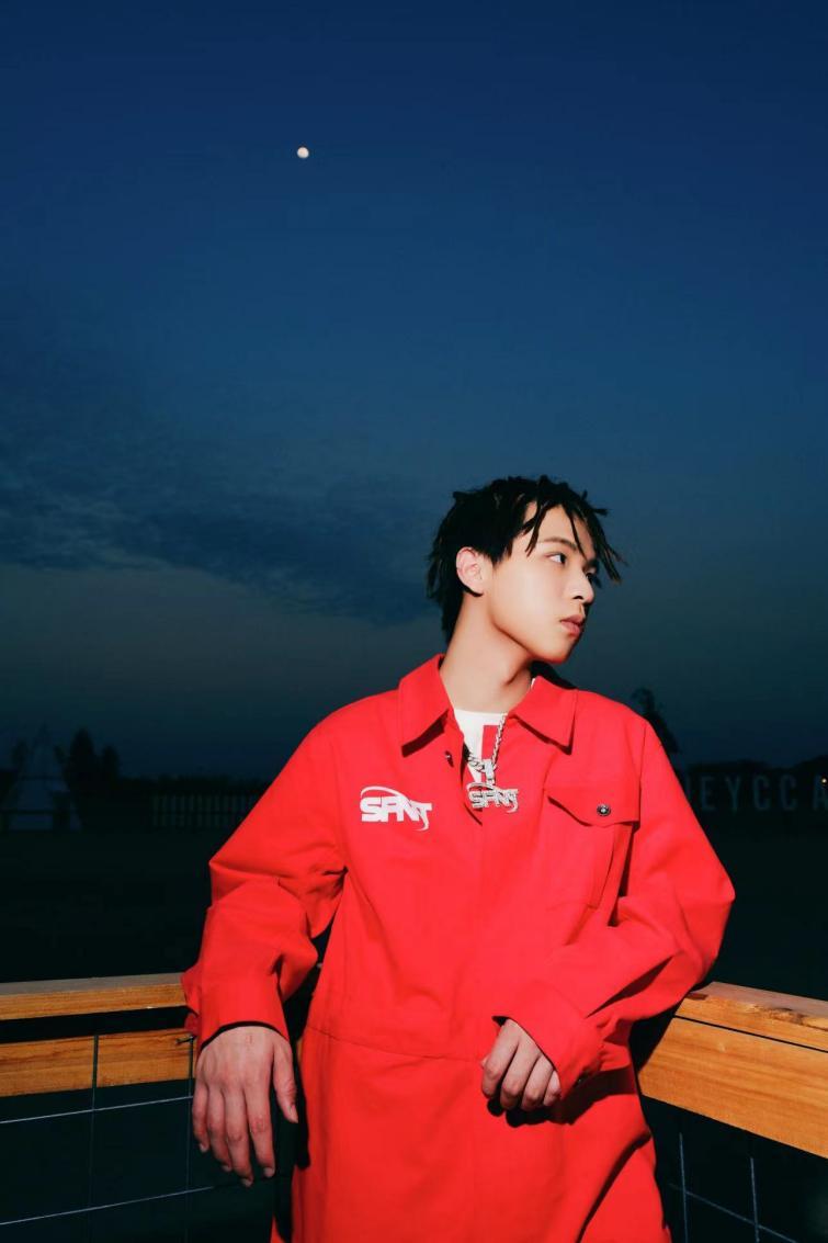 tizzyt厂牌官宣|sfnt新人首次合体亮相