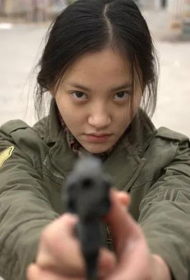 离谱而又非常下饭的抗日神剧——《女子炸弹部队》