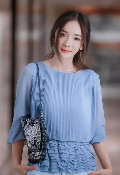 我觉得杨幂年轻时颜值吊打娱乐圈