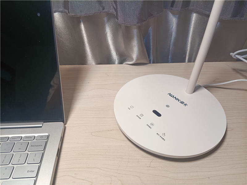 南卡台灯L1自适应调光更健康光源有效地保护孩子视力