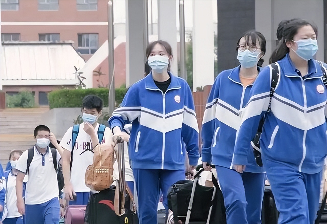 高考当天为什么不让穿校服?真实原因,很多人都不知道