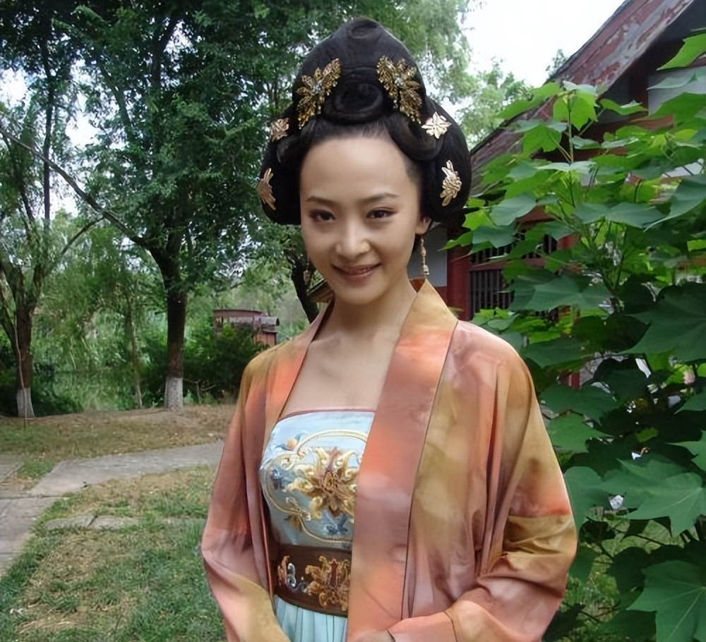 嫁给"落魄"黄海波的曲栅栅,凭《狂飙》走红,养夫8年不离不弃