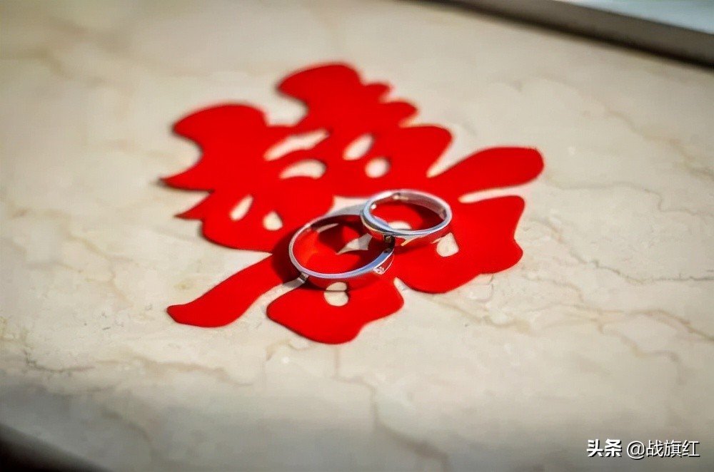 离异干部娶了女教员，婚礼上很动情：我要像保护眼睛一样保护英子