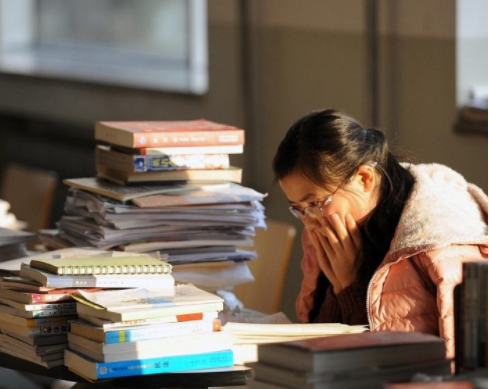 教师行业迎来变革，学历将要有新的要求，部分老师或要面临失业