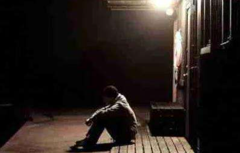 高考状元抢银行10万，被抓时仅花100多元，出狱后再考入重点大学