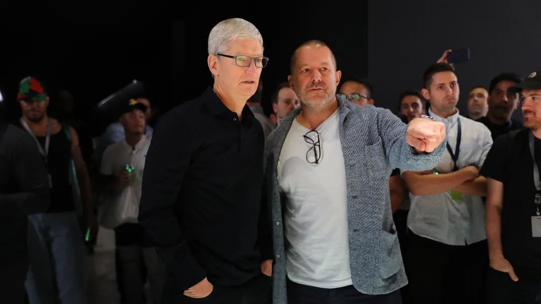 全网都在骂iPhone的刘海，这男人得背锅