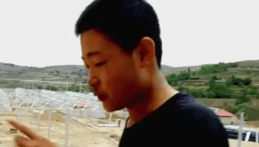 搬砖男孩高考620分，工地收到录取通知书，如今成边防排长