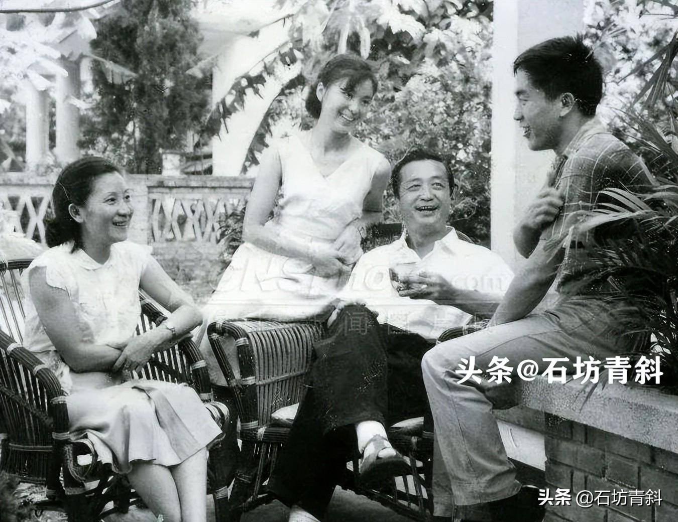 《一江春水向东流》让陶金名利双收，险些背叛婚姻，最终白头偕老