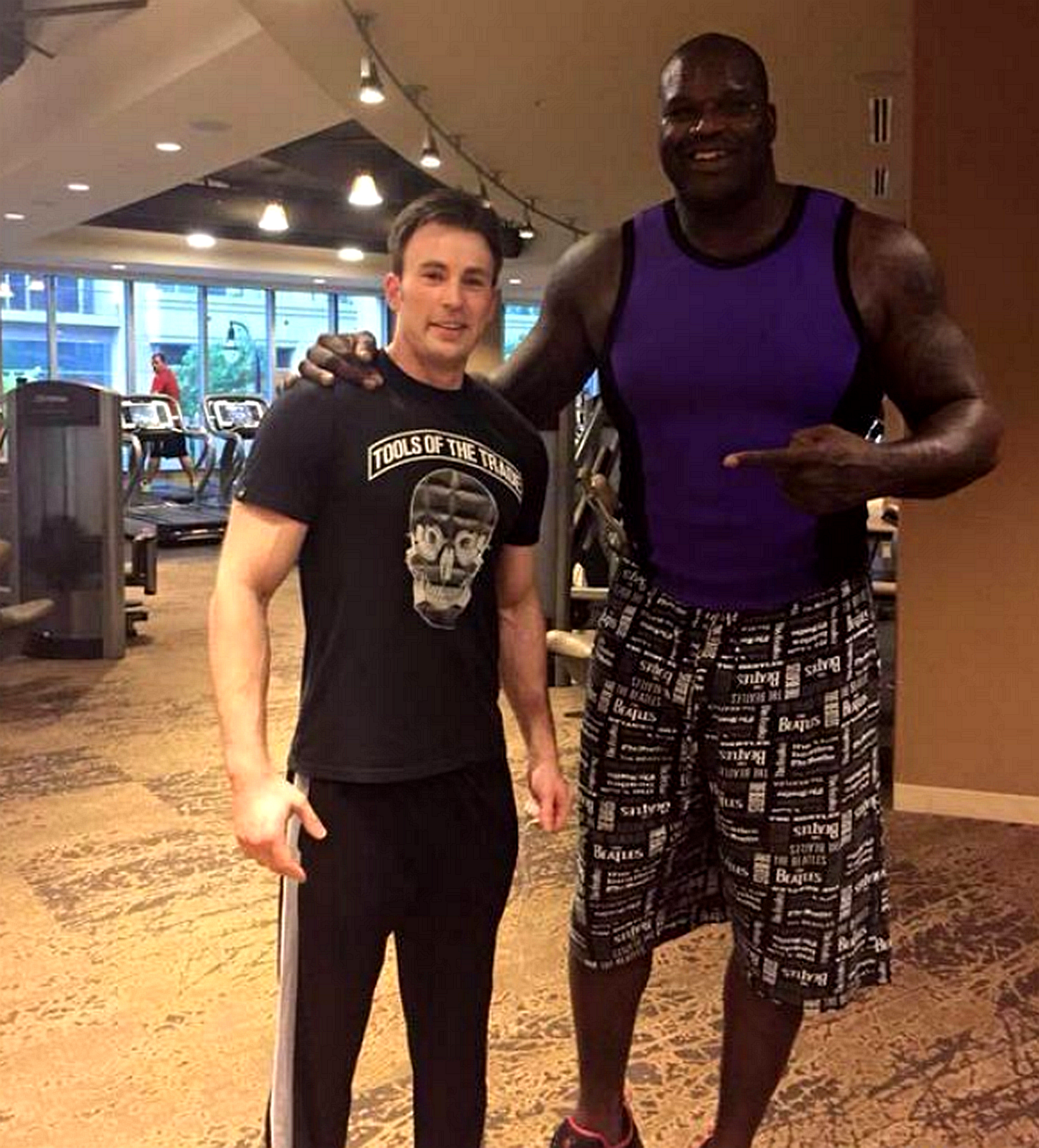 nba球员为什么没胸肌（众所周知詹姆斯肌肉强悍，为何身上几乎看不到胸肌和腹肌呢？）